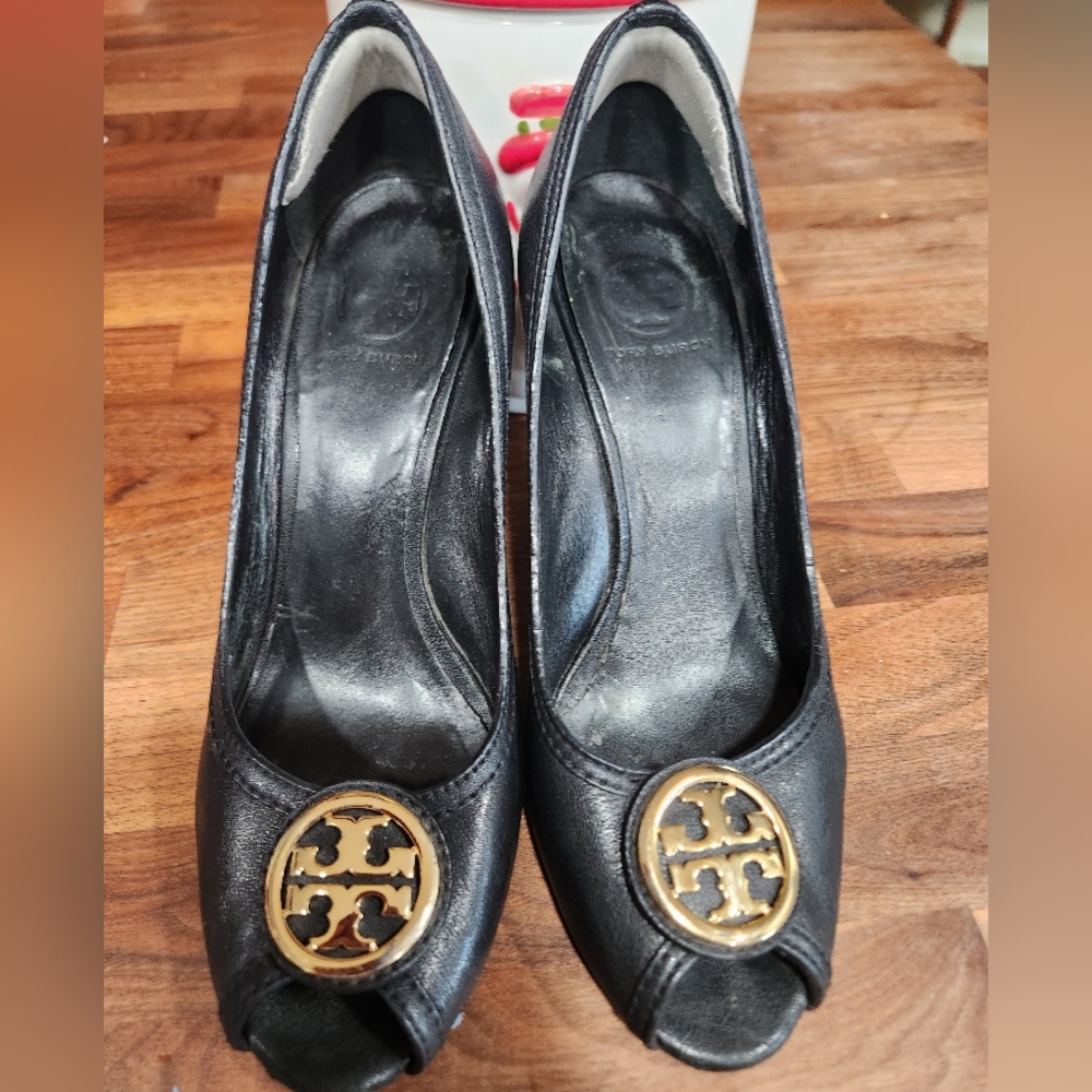 Torry Burch black leather  platform pumps